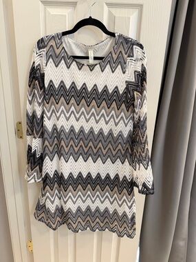 Tacera Chevron Knit Long Sleeve Tunic in White, Black, and Tan
